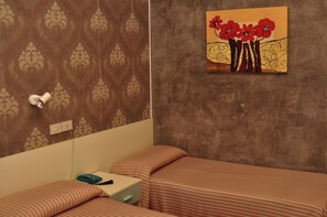 Triple Room | In-room safe, desk, cribs/infant beds, free WiFi - Hotel Rosa (Jesolo)