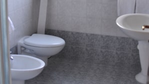 Quarto triplo | Banheiro | Chuveiro, produtos de toalete grátis, secador de cabelo 