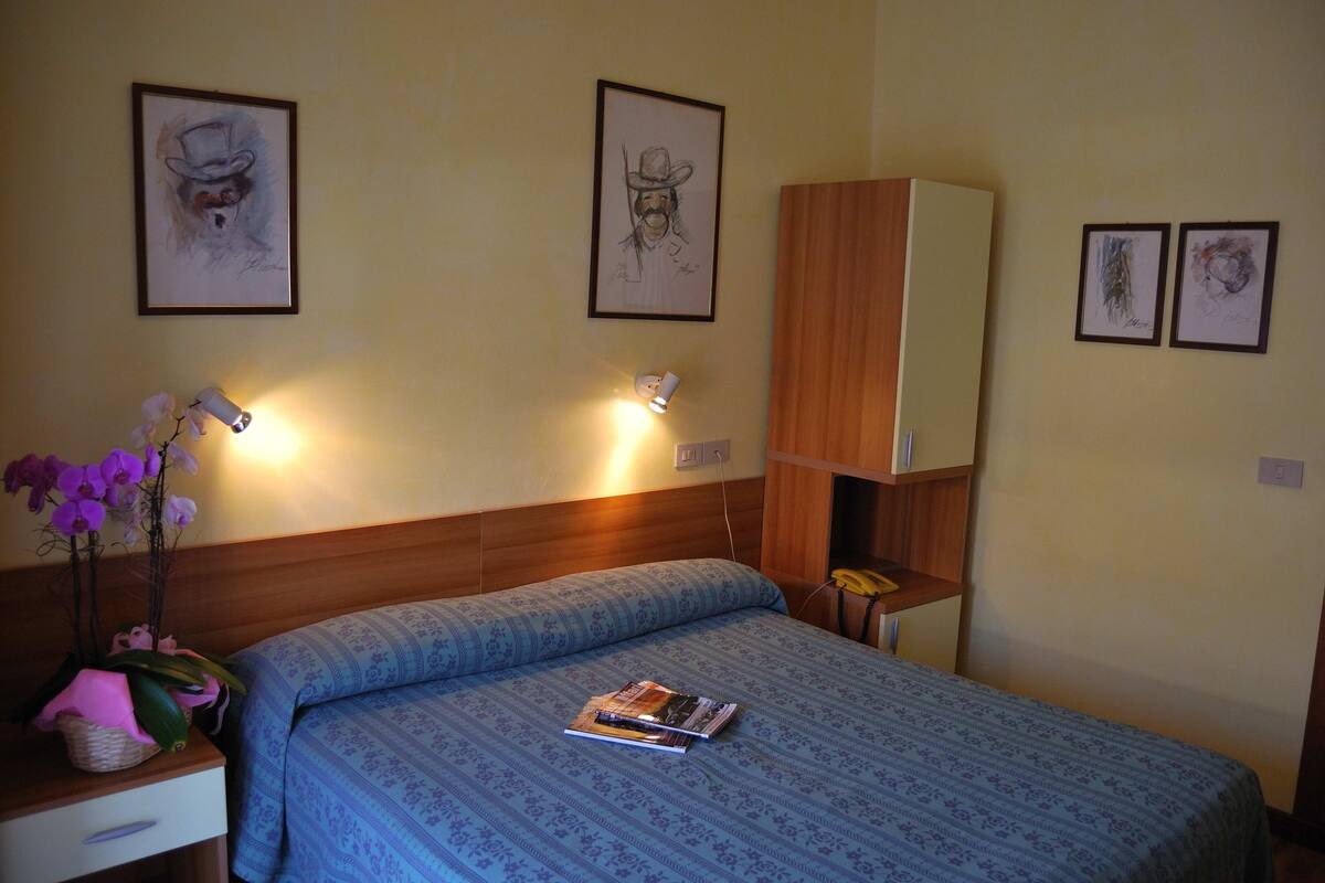 Double Room | In-room safe, desk, cribs (surcharge), WiFi (free)
