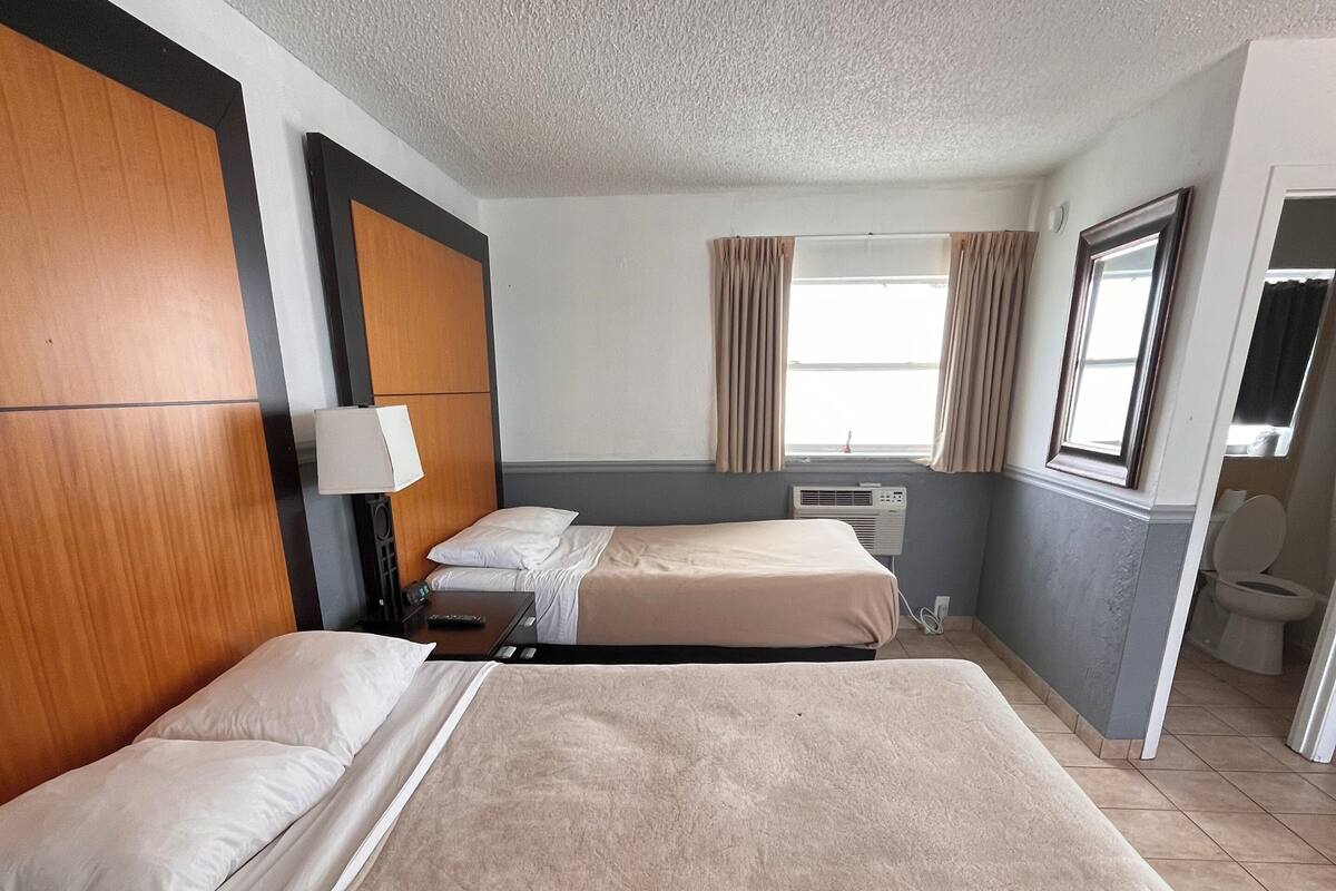Premium bedding, laptop workspace, soundproofing, free WiFi