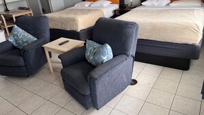 Deluxe Double Room, Partial Ocean View | Premium bedding, laptop workspace, soundproofing, WiFi (free) - Sand Castle Motel (Daytona Beach Shores)
