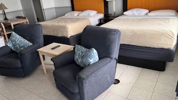 Deluxe Double Room, Partial Ocean View | Premium bedding, laptop workspace, soundproofing, WiFi (free)
