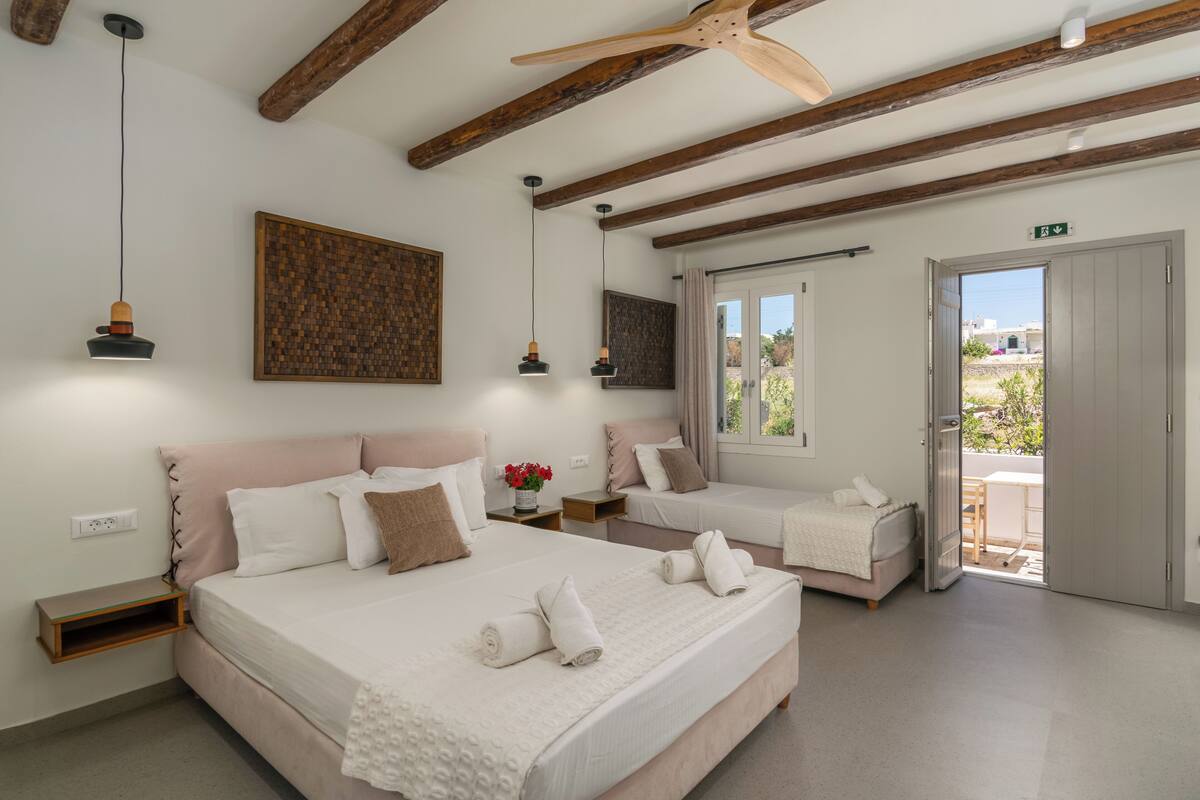 deluxe room (3 guests) | in-room safe, soundproofing, free cots/infant beds, free wifi