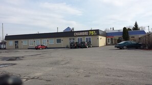 Front of property - Motel Iberville (Saint-Jean-Sur-Richelieu)