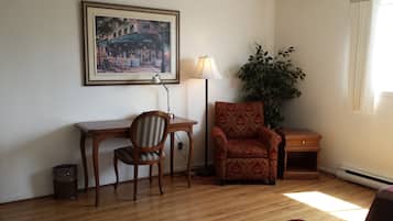 Apartment, 2 Bedrooms | Room amenity