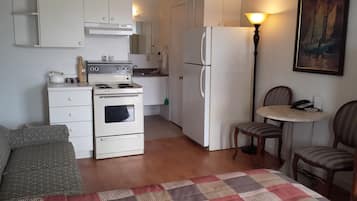 Family Room, Kitchenette | Private kitchenette