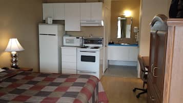 Superior Room, 1 Double Bed | Private kitchenette