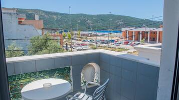 Deluxe Double Room, 1 Queen Bed | Balcony