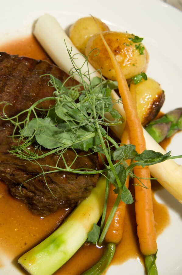 A plate of food with a beef steak, carrots, and potatoes. - Hotel Svea, BW Signature Collection (Simrishamn)