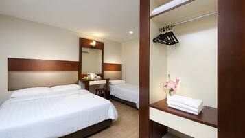 Family Triple Room | In-room safe, desk, iron/ironing board, free WiFi