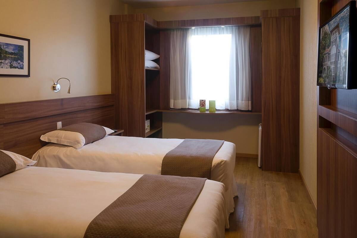 Minibar, safe på rommet, blendingsgardiner og lydisolert