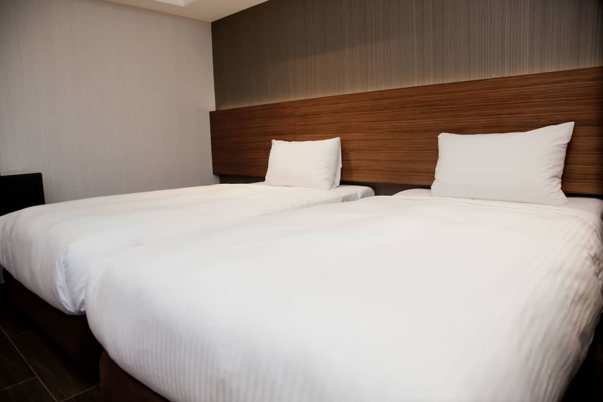 Superior Twin Room, 2 Katil Bujang (Single) | Peti besi dalam bilik, meja, kalis bunyi, seterika/papan seterika