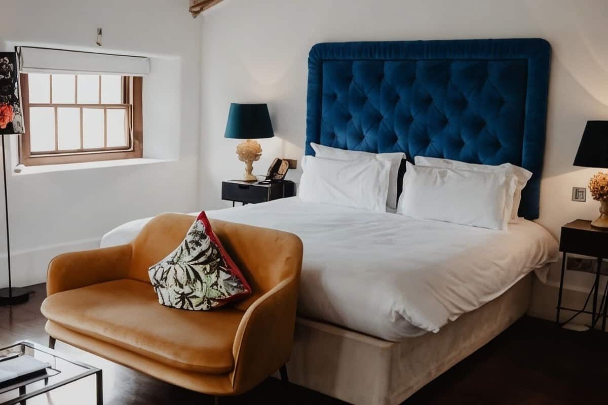 Iron/ironing board, WiFi (surcharge), bed sheets