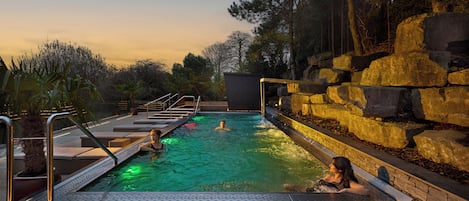 Bain à remous extérieur