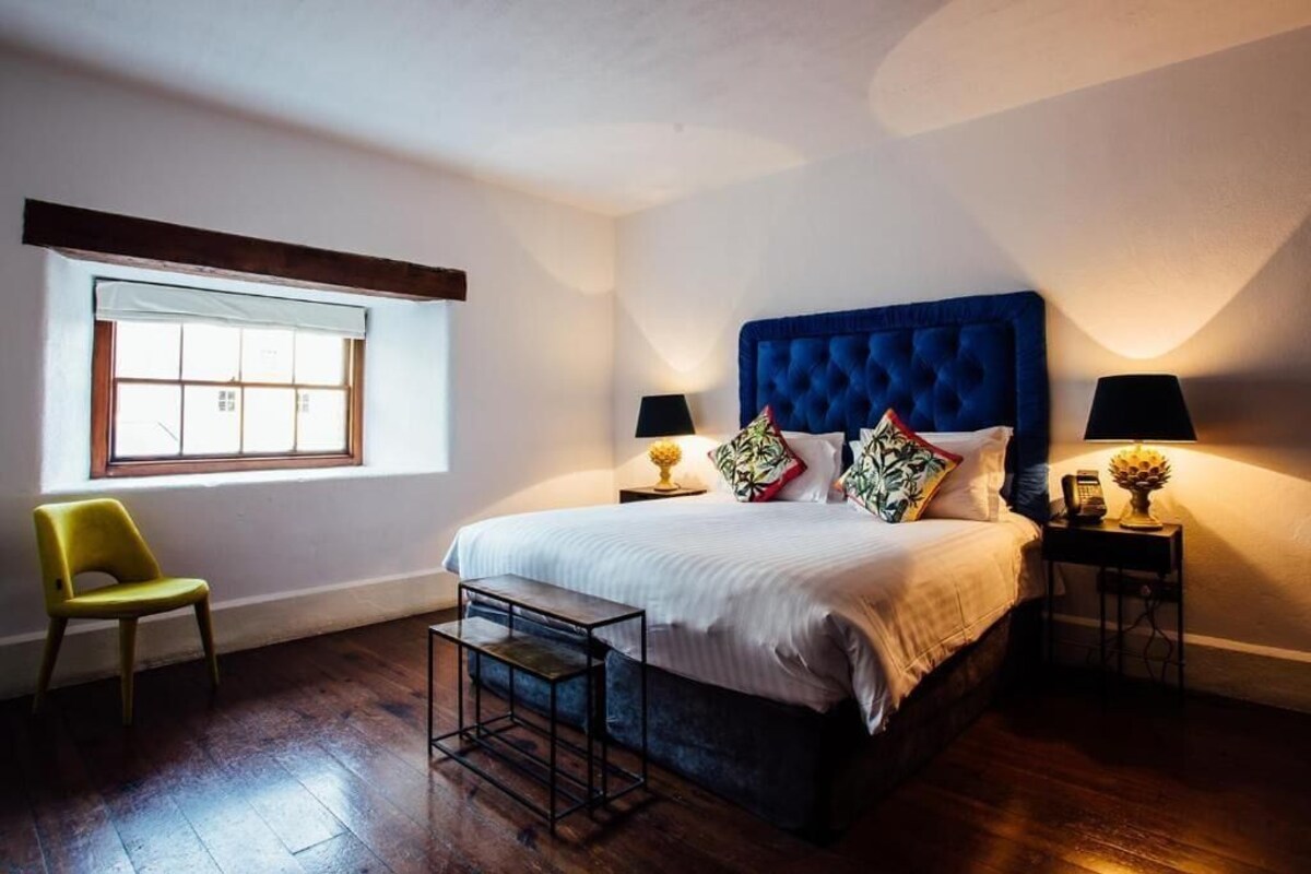 Premium bedding, iron/ironing board, free WiFi, bed sheets