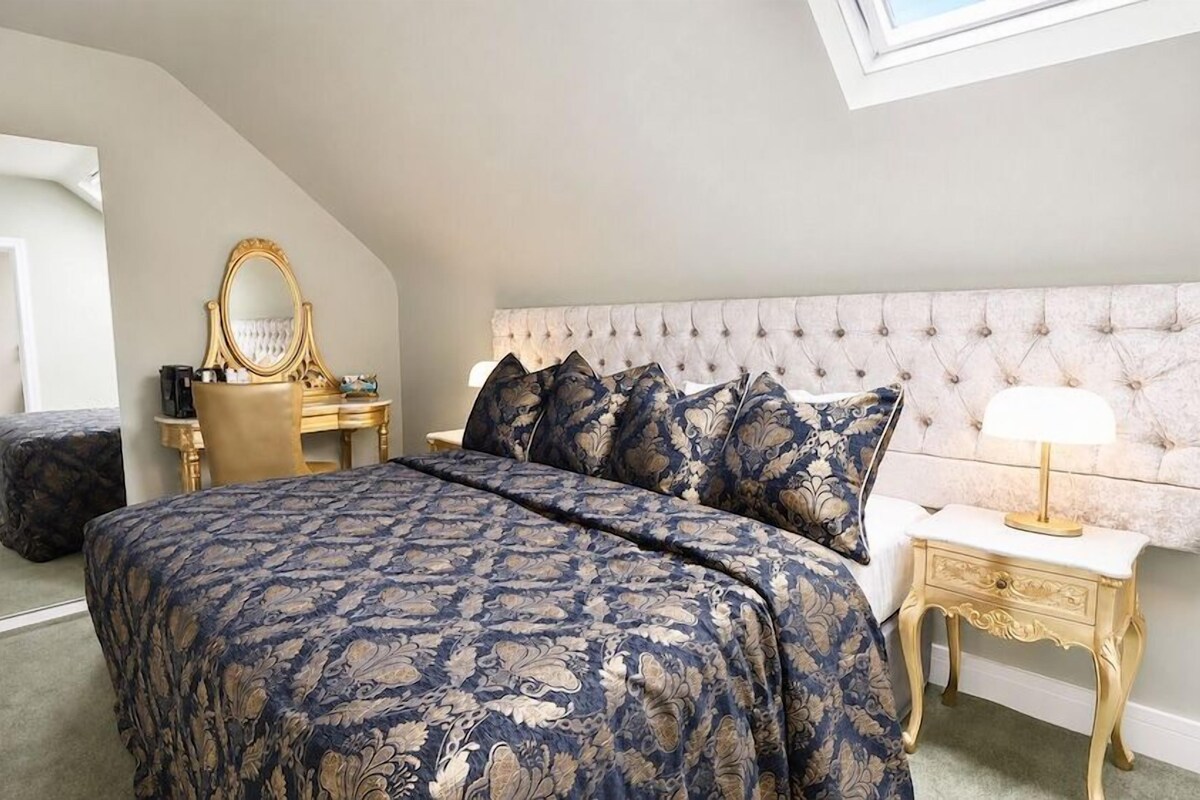 Cosy Loft Double Room