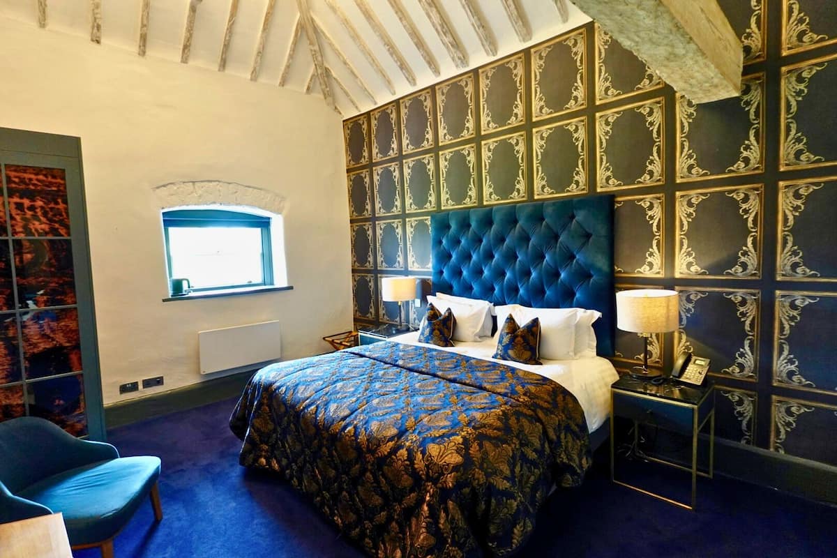 Standard Double Room | Iron/ironing board, WiFi (surcharge), bed sheets