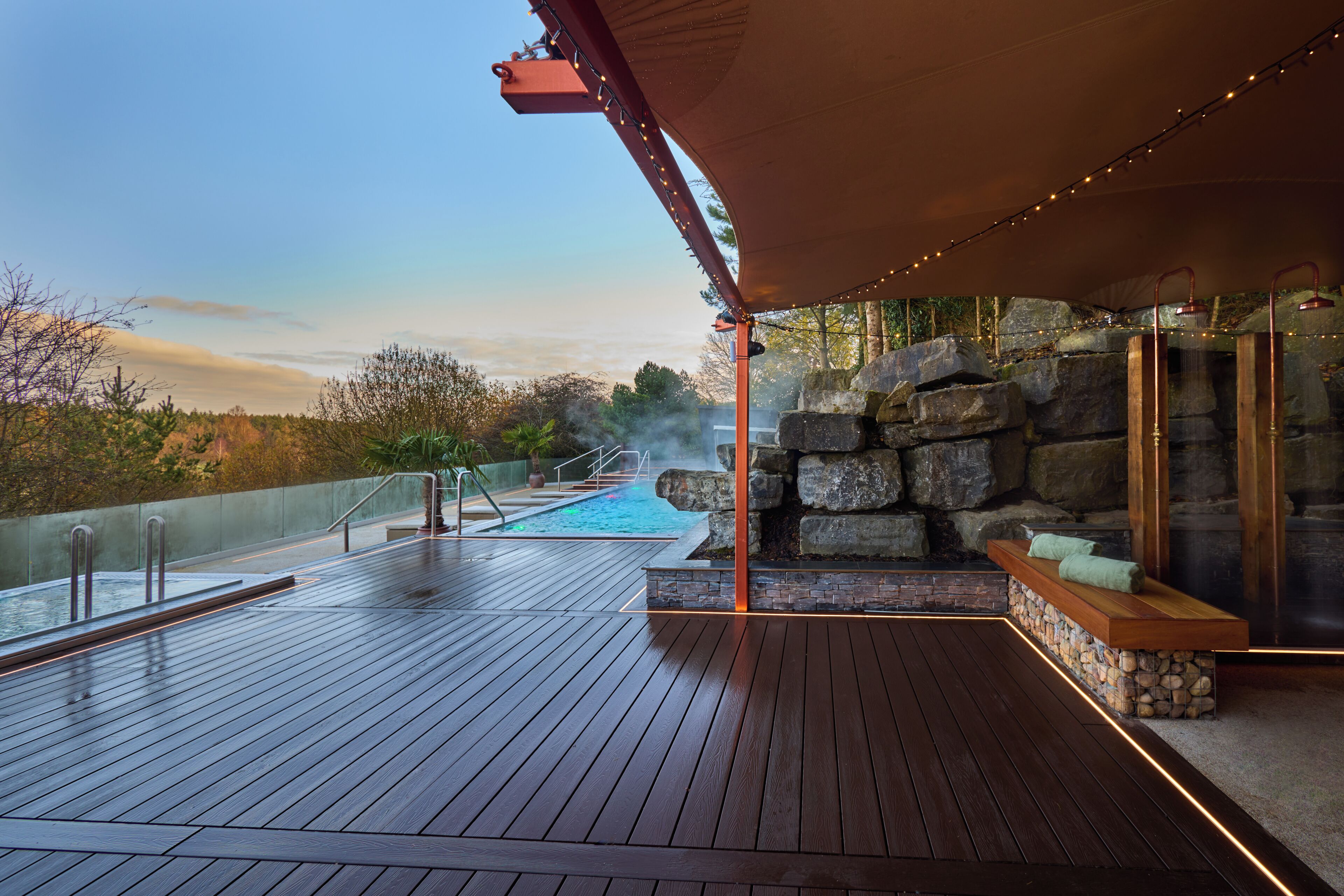 Outdoor spa tub