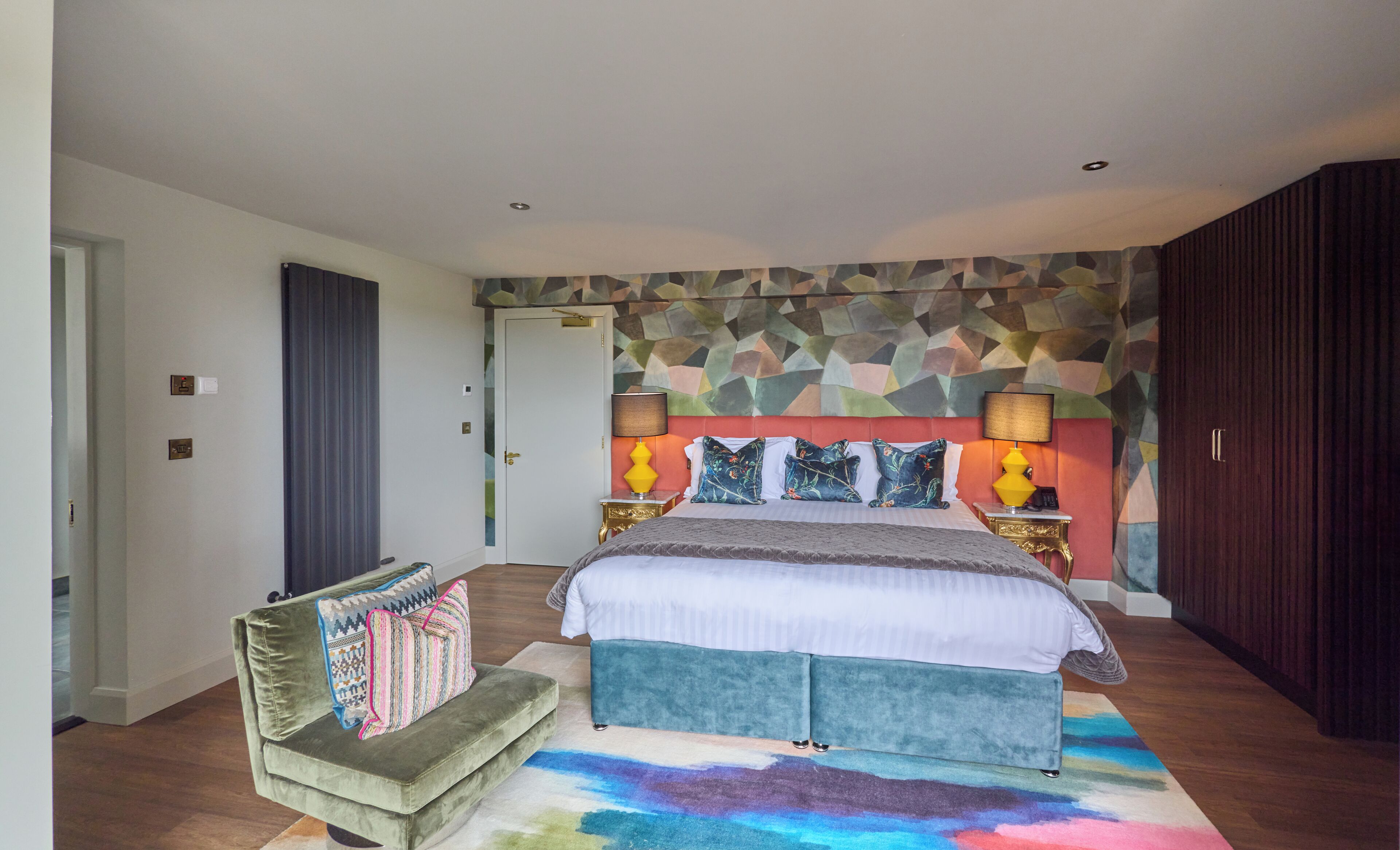 Suite | Iron/ironing board, WiFi, bed sheets, wheelchair access