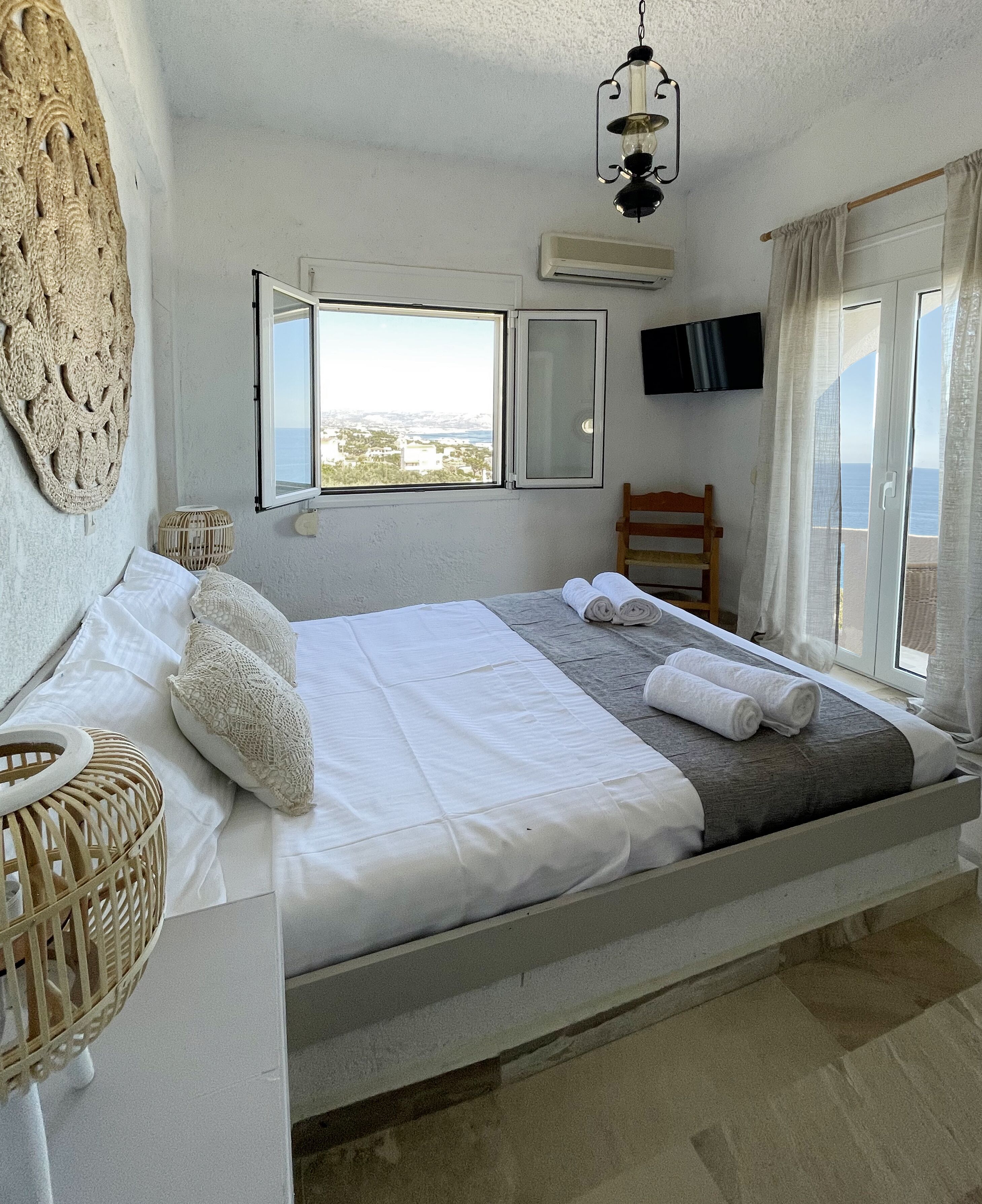 traditional triple room | individually furnished, free wifi, bed sheets