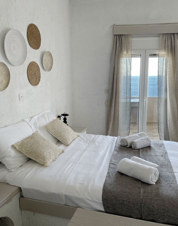 Individually furnished, free WiFi, bed sheets