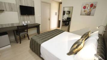 Deluxe Double Room | Minibar, desk, free WiFi, bed sheets