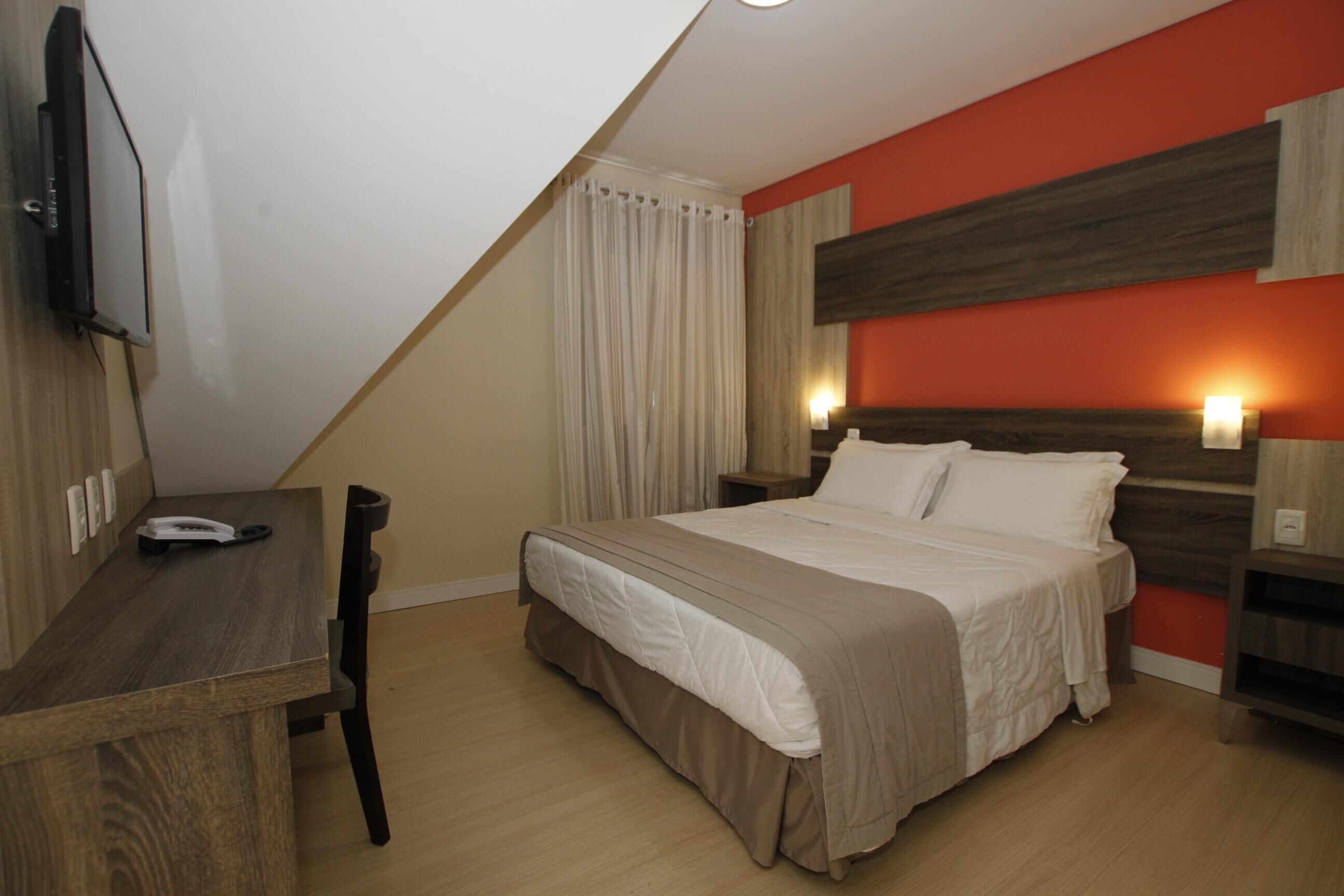 Minibar, desk, free WiFi, bed sheets