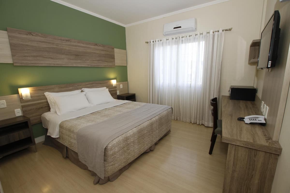 2 bedrooms, minibar, desk, free WiFi