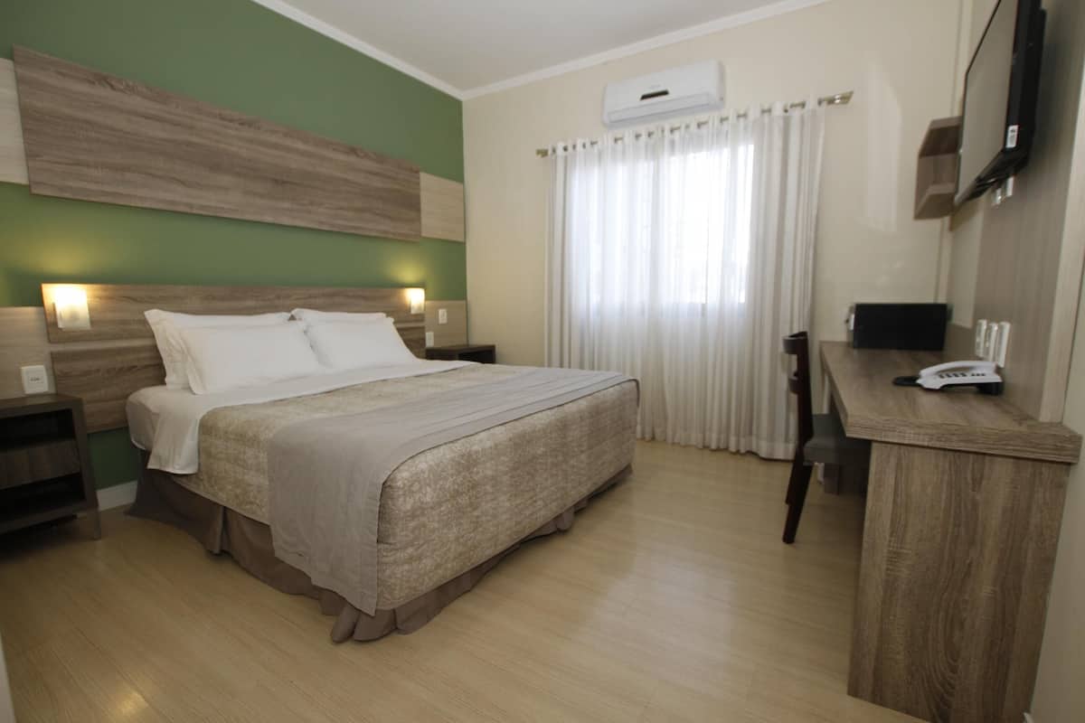 Minibar, bureau, Wi-Fi gratuit, draps fournis