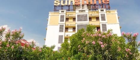 Luxury Double Room, 1 King Bed | Garden view