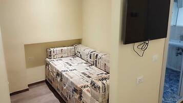 Zimmersafe, Schreibtisch, laptopgeeigneter Arbeitsplatz