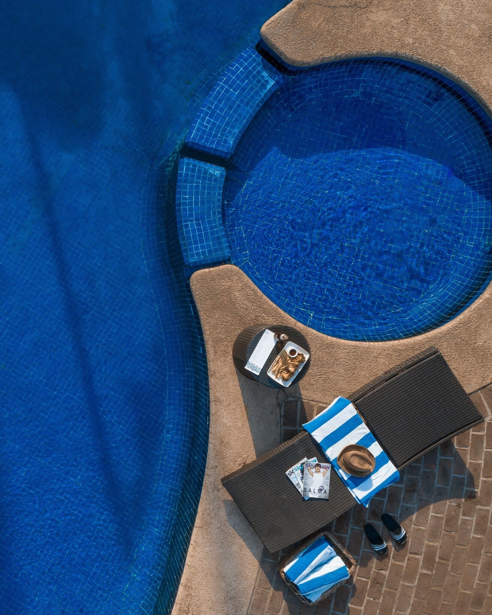 32-inch flat-screen tv with satellite channels, tv