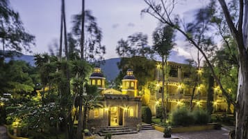 Superior Room with Garden View | 客廳 | 32 吋平面電視連衛星電視頻道、電視