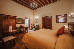 Superior Room, 1 King Bed, Jetted Tub | Premium bedding, in-room safe, desk, laptop workspace - Hotel Casa Antigua (Oaxaca)