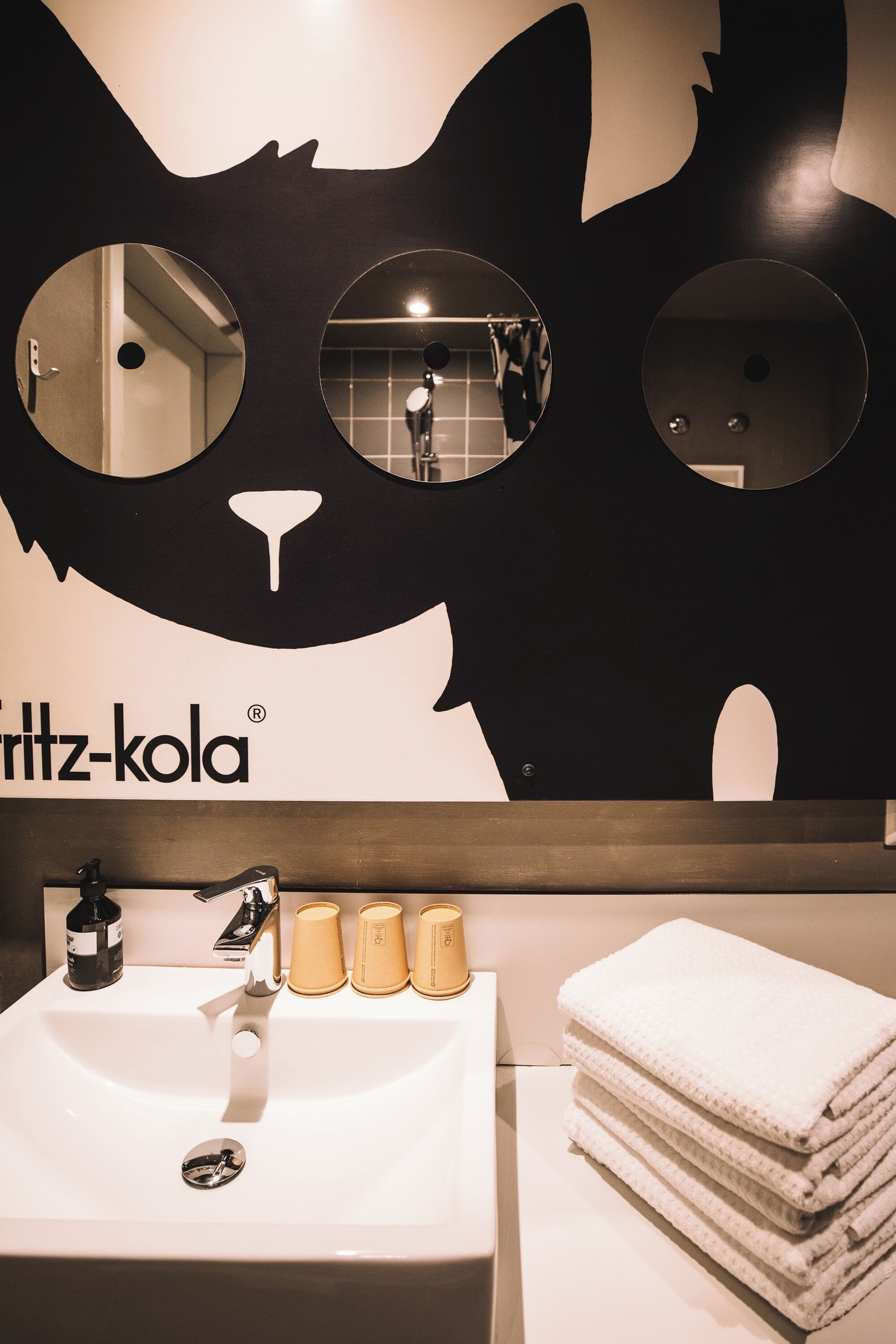 fritz-bude | bathroom | shower, hair dryer, towels, soap