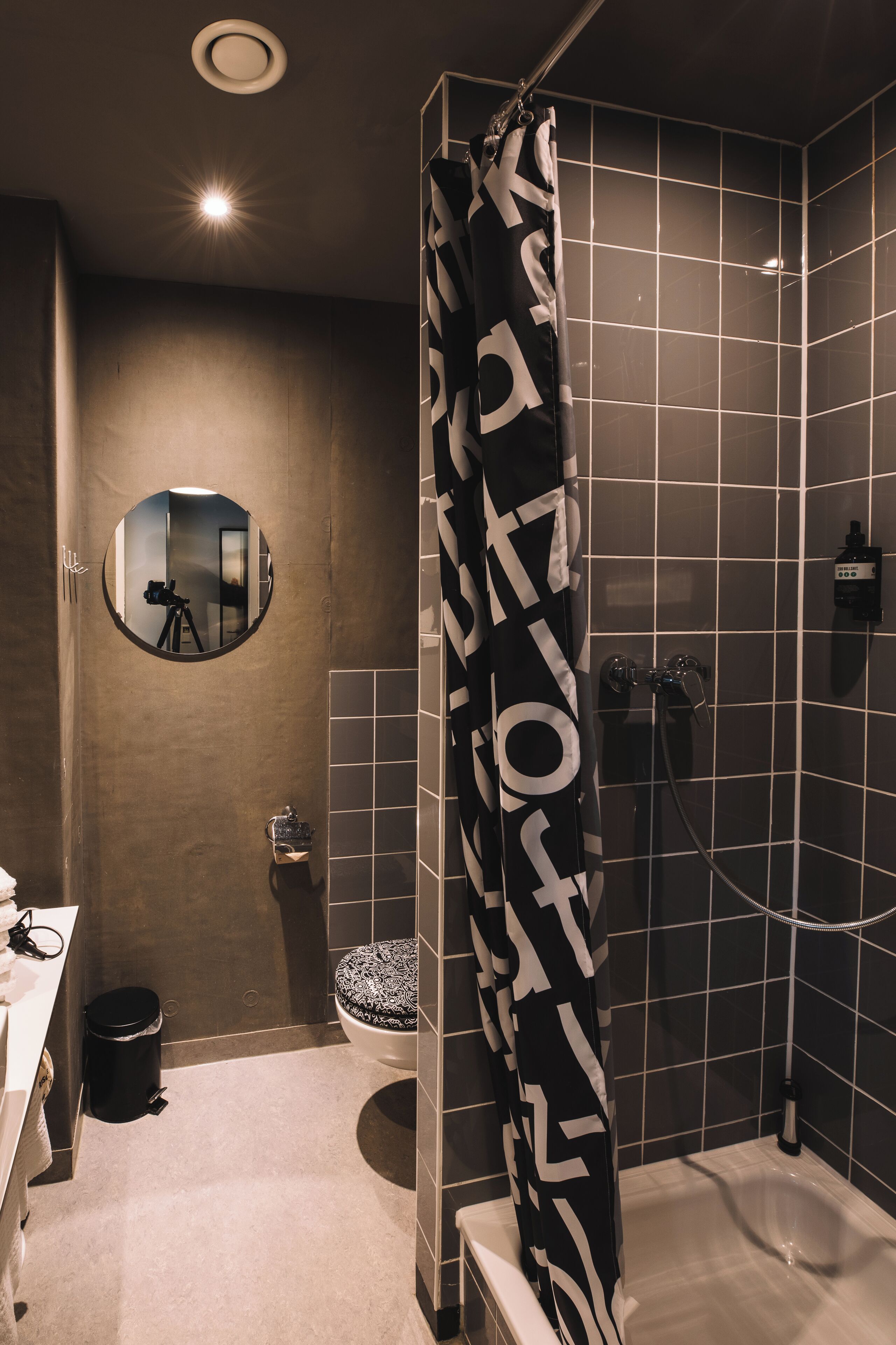 fritz-bude | bathroom | shower, hair dryer, towels, soap