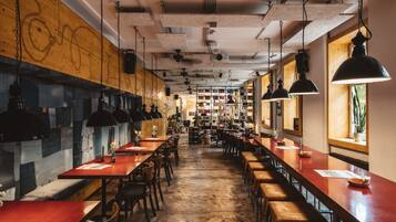 TĂ€gliches FrĂŒhstĂŒcksbuffet (16 EUR pro Person)