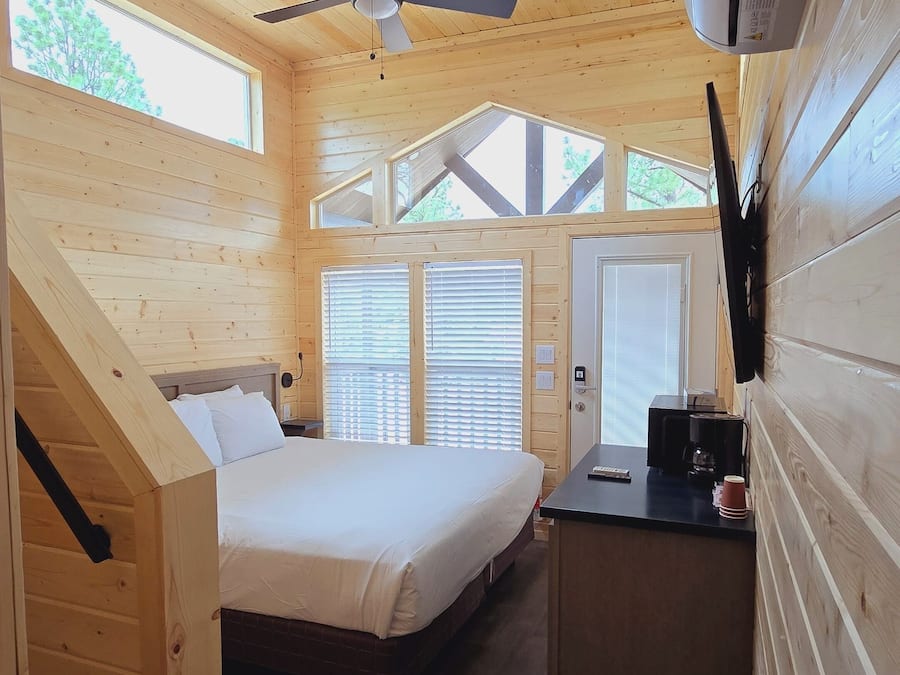 Cabana luxo | Área de estar | Smart TV 65 polegadas com canais digitais