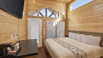 Deluxe Cabin, 1 King Bed, Non Smoking, Balcony | Premium bedding, memory foam beds, individually furnished
