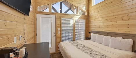 Deluxe Cabin, 1 King Bed, Non Smoking, Balcony