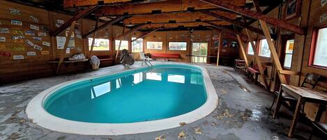 Een seizoensgebonden buitenzwembad