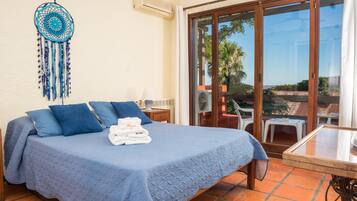 In-room safe, free cribs/infant beds, free WiFi, bed sheets