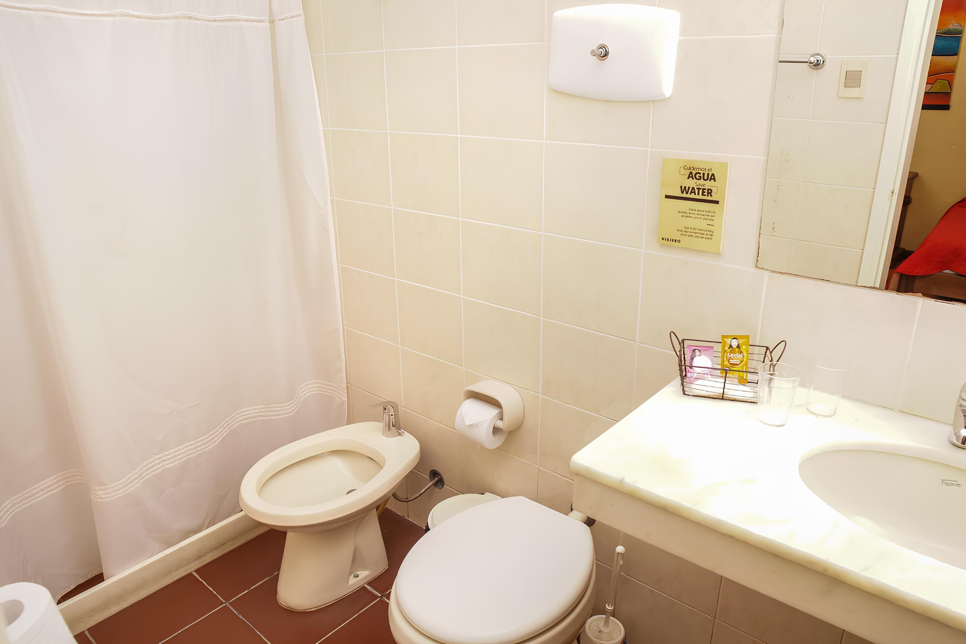 shower, rainfall showerhead, free toiletries, towels