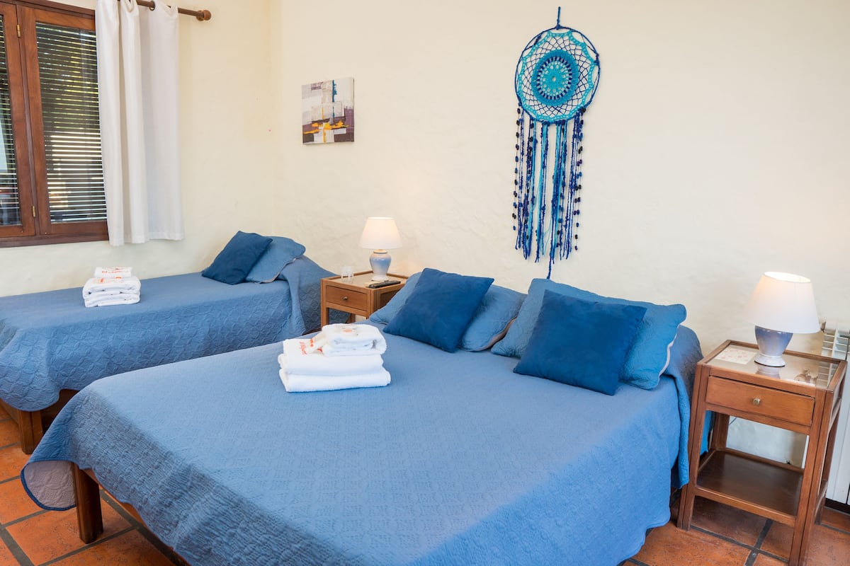 Standard Triple Room | In-room safe, free cots/infant beds, free WiFi, bed sheets