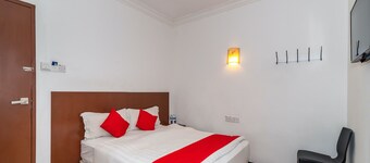 Super OYO 89847 Switz Paradise Hotel