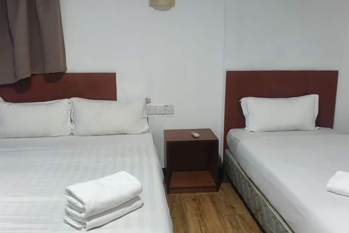 Escritorio, wifi gratis y ropa de cama
