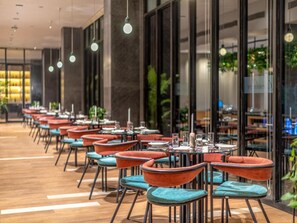 Frokost og lunsj serveres
