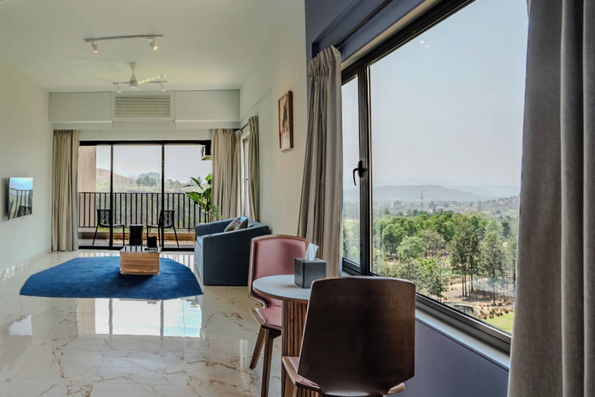 1 Bedroom, and Living room with Golf View 713 sqft, 1 X Ensuite at Iconic | Minibar, in-room safe, desk, soundproofing