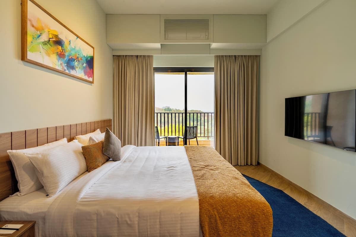 Suite, 1 Bedroom, Kitchenette, Golf View (813 sqft., Living room 2 X Ensuite) | 1 bedroom, minibar, in-room safe, individually decorated