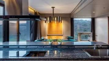 Suíte | 1 quarto, frigobar, cofres nos quartos, individualmente decorados